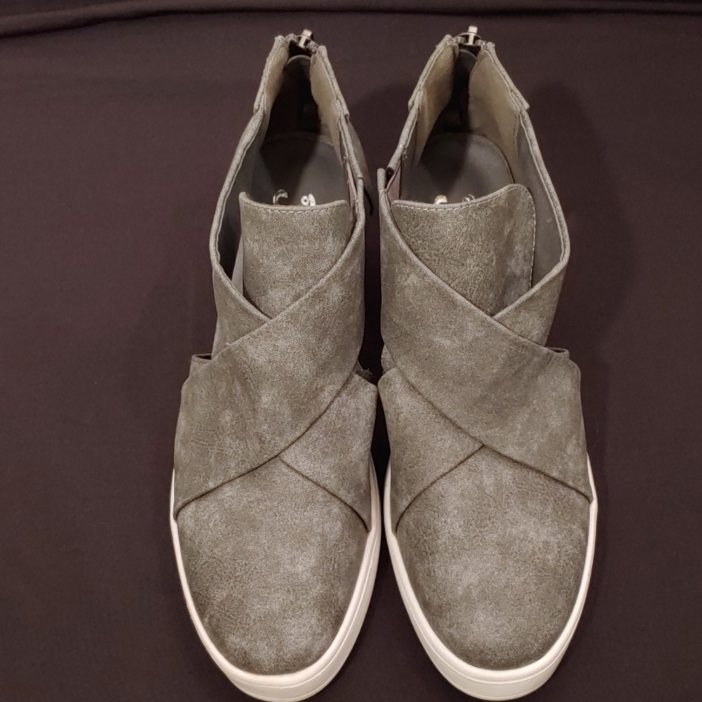 TC Sneakers